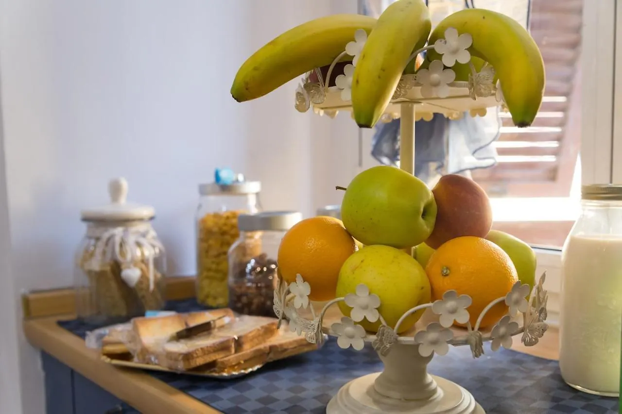 B&B La Finestra Di Fronte Rome Bed & Breakfast