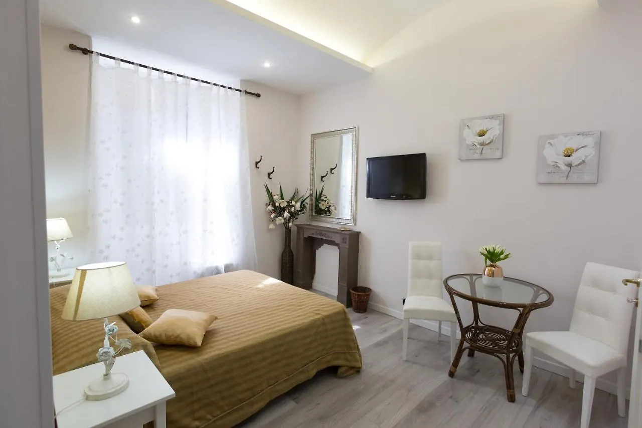 Alojamento de Acomodação e Pequeno-almoço B&B La Finestra Di Fronte Roma Itália