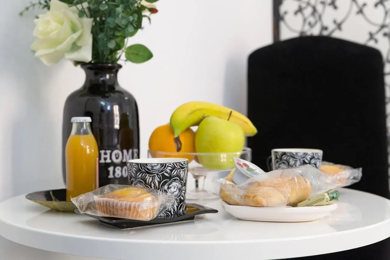 B&B La Finestra Di Fronte Rome 0*,  Италия